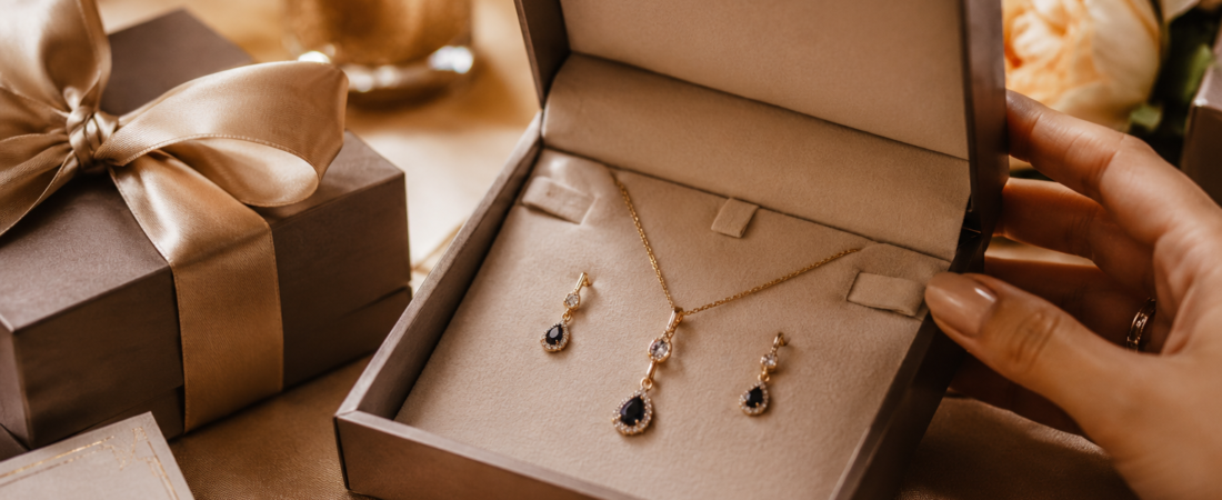 The Ultimate Jewelry Gift Guide: How to Choose the Perfect Piece Without Stress
