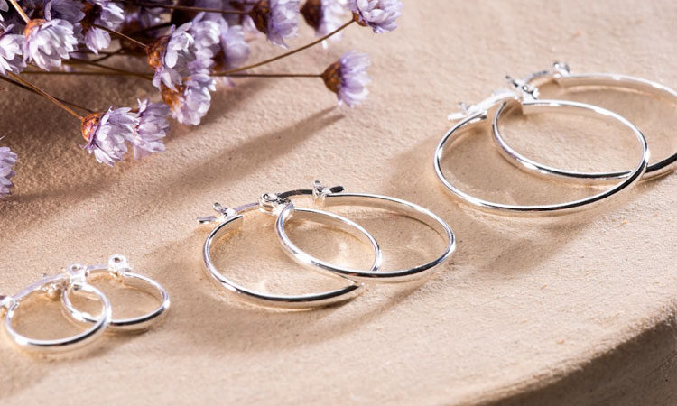 How to Clean Silver Jewelry at Home Safely