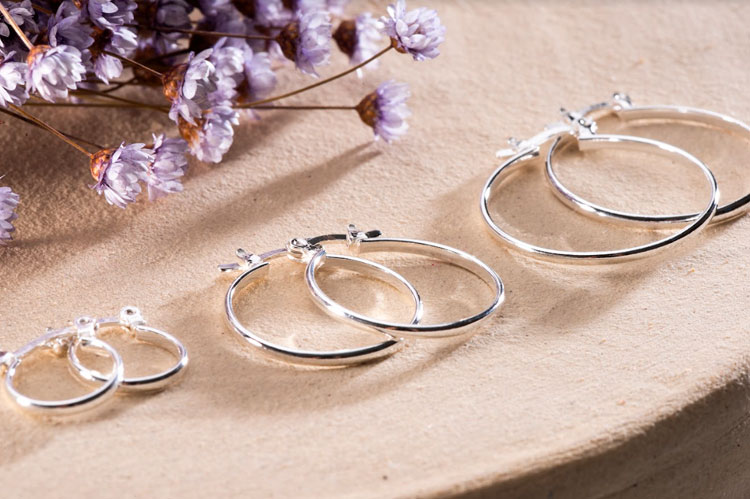 How to Clean Silver Jewelry at Home Safely
